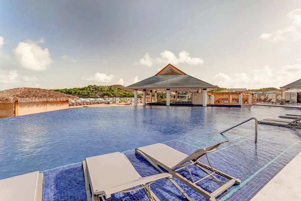 imgi_64_anuro-outdoor-pool-7938-hor-clsc