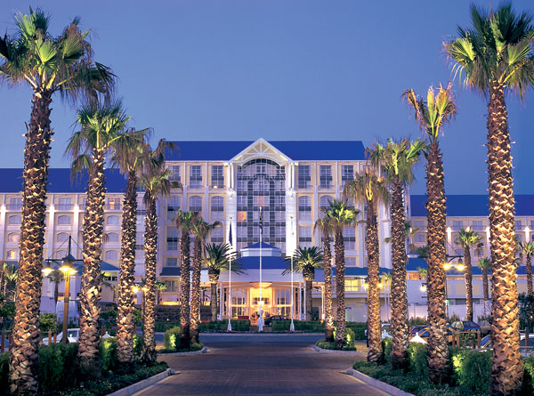 table-bay-hotel-entrance600