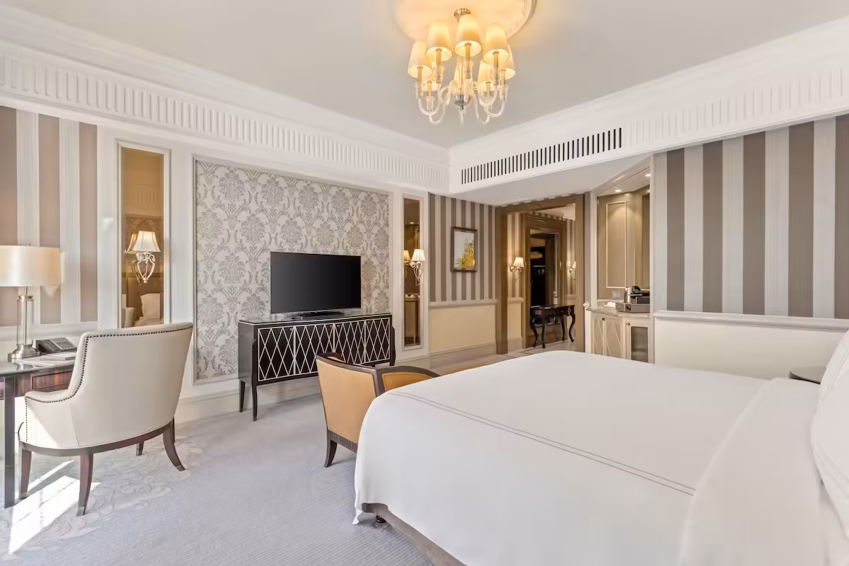 king_grand_deluxe__room_overview_1716534202471
