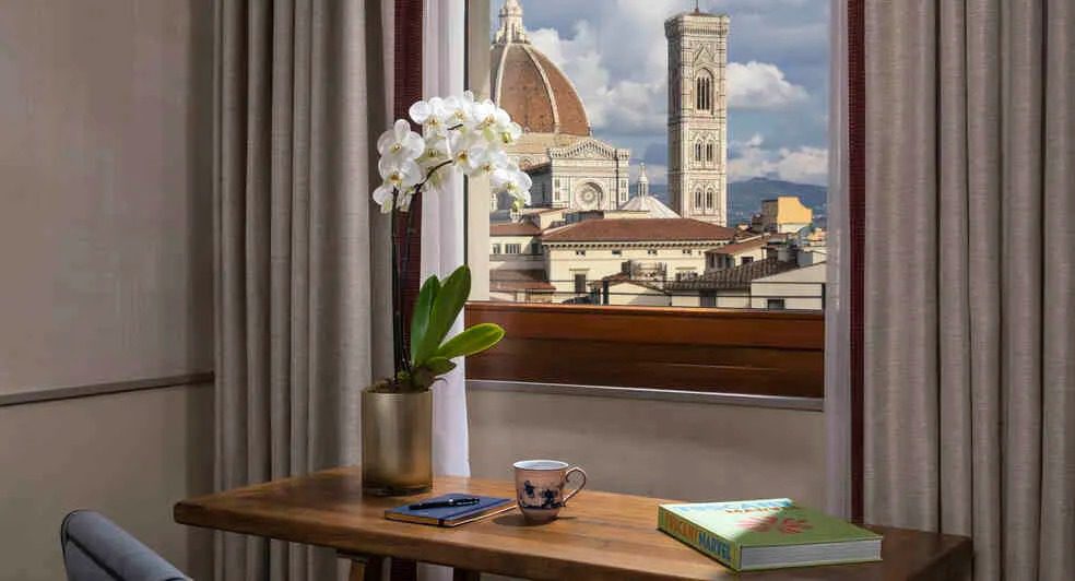 imgi_34_tivoli_palazzo_gaddi_guest_room_junior_suite_w_terrace_and_view_bedroom_view_detail_984x532