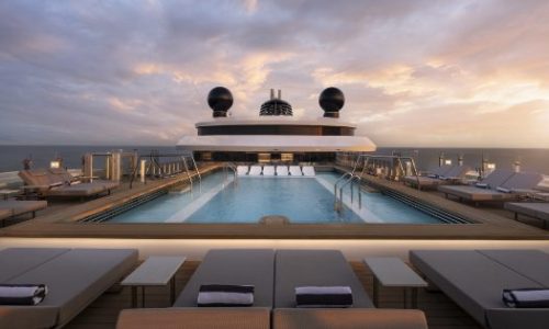 IL_Deck10Pool_01_560x315