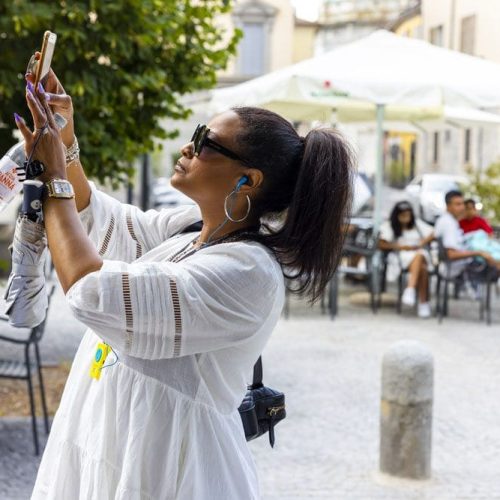 travel-divas-cellphone-photo