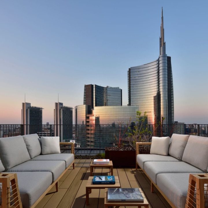 ue-milanoverticale-milano-rooftop-tramonto-1900x1268-e2b3fba8-42c8-4185-ae98-2709892c6ee3_square